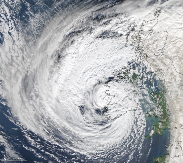 https://img.meteogiornale.it/img-maxi/news/meteo-estremo-ophelia-uragano-verso-europa-48541_1_2.jpg